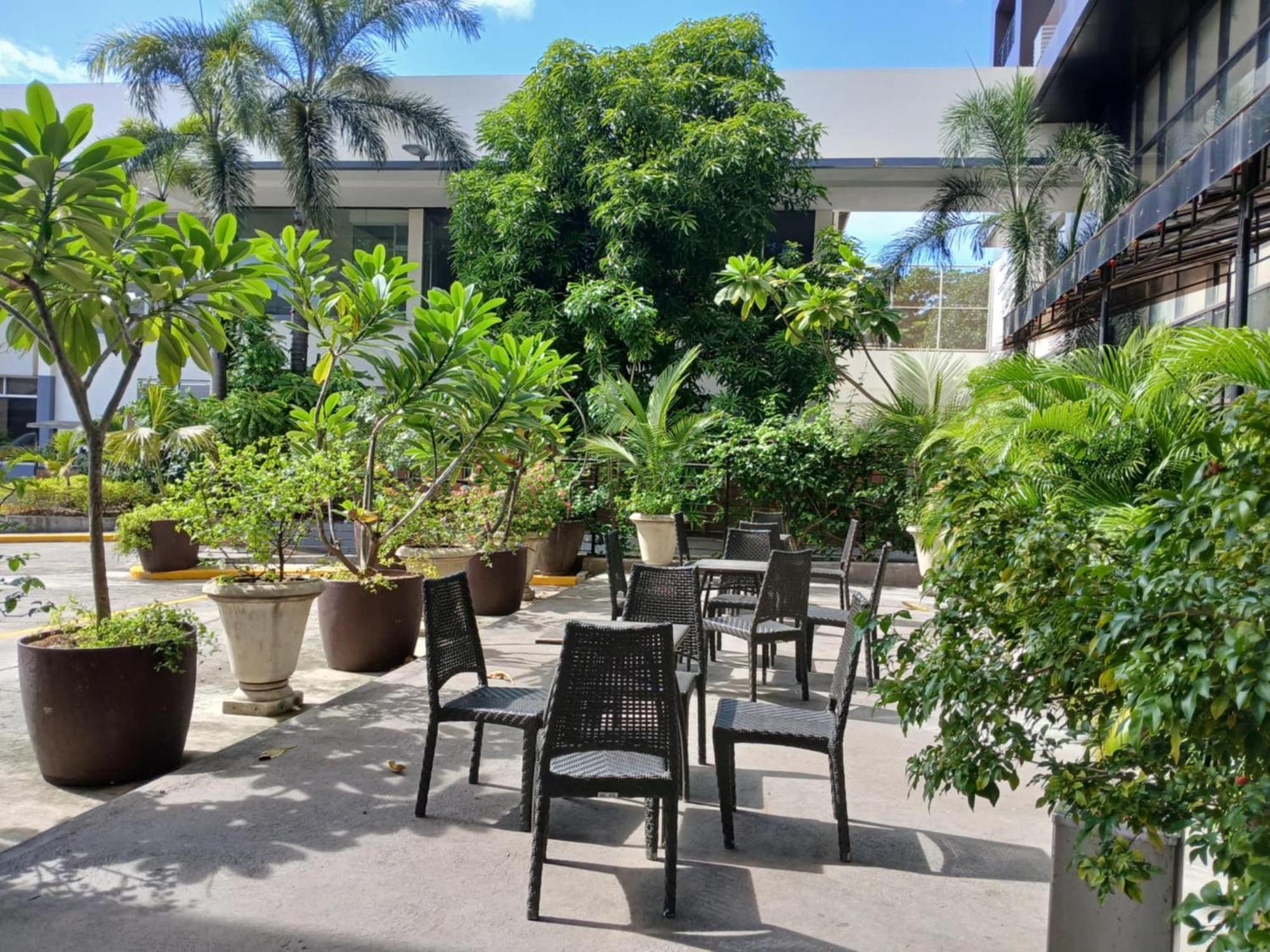 Dohera Hotel Cebu Екстер'єр фото